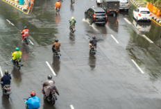 Biar Gak Gampang Slip, Bikers Wajib Kuasai 4 Teknik Pengereman Motor Matic di Jalan Licin