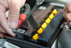 Begini Cara Aman Melepas dan Memasang Aki Motor, Jangan Sampai Salah Urutan