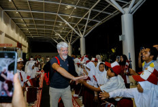 Tak Hanya Pembalap, Luigi Dall’Igna Hingga Ayah Marc Marquez Tiba di Lombok Sambut MotoGP Mandalika 2025