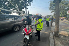 Bukan Cuma Soal Tilang, Ini Risiko Nyata Berkendara Motor Tanpa Spion